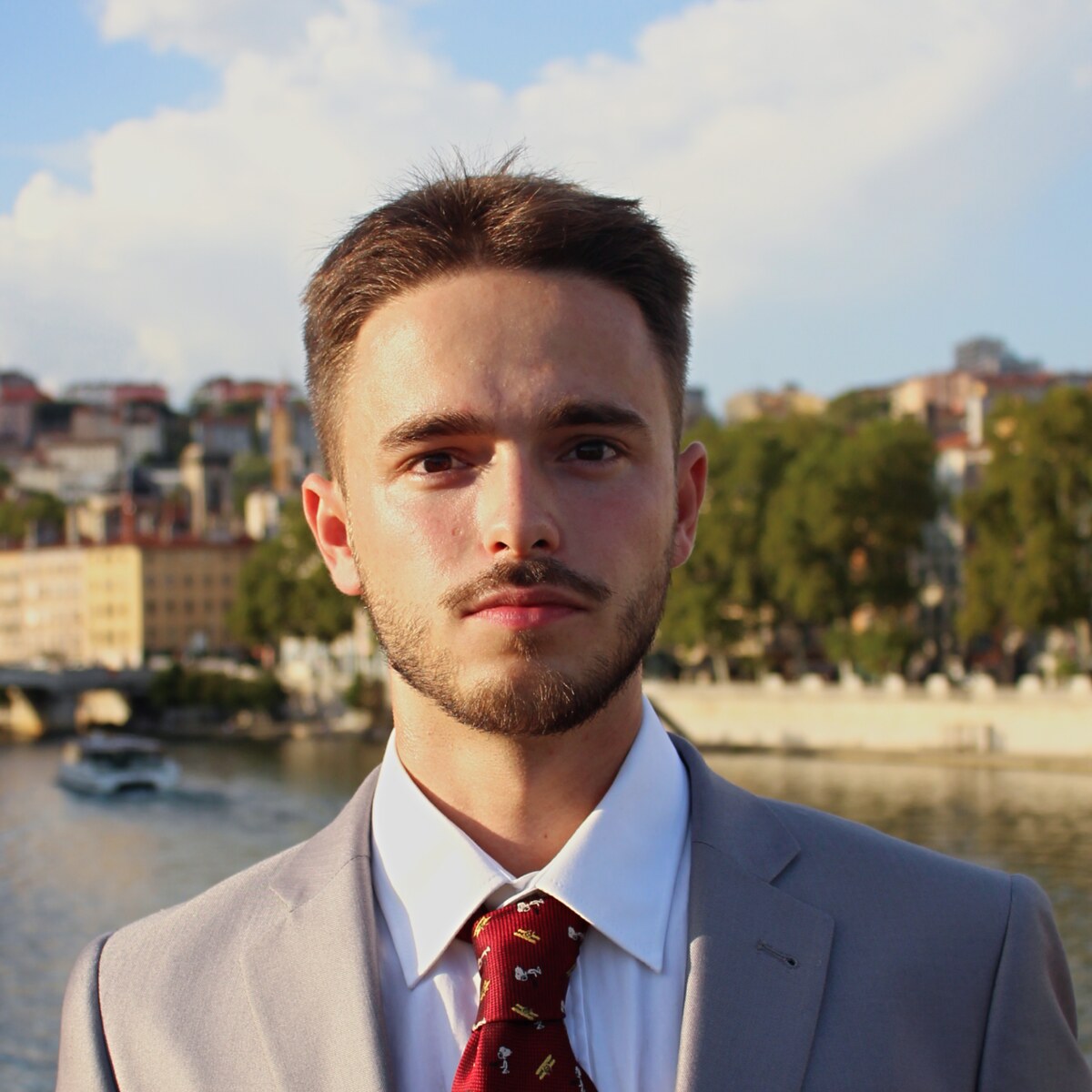Mathieu Ponton, ingénieur logiciel et Co-Founder d'Apogée Consult, portrait sur les quais de Saône à Lyon